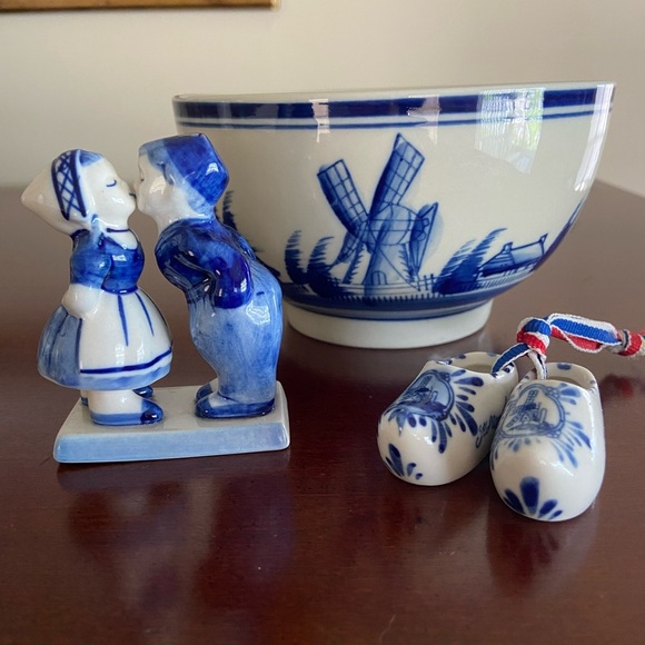 Holland Dutch Netherlands Delftware Kissing Boy & Girl, Wooden Shoes & Bowl - Picture 1 of 13
